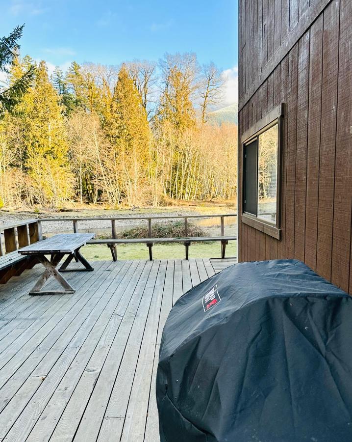 Waterfront At White Pass And Mount Rainier National Park Packwood